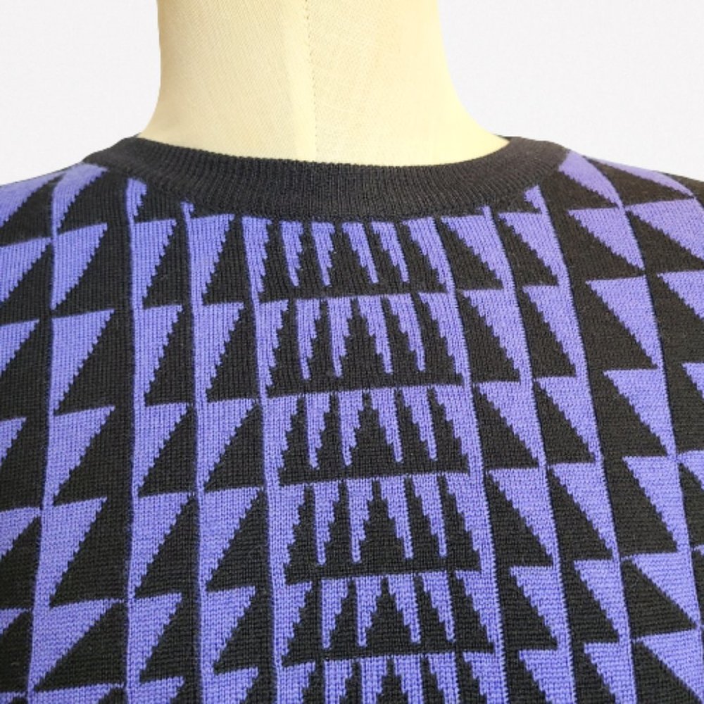 V2 VERSACE CLASSIC PRINTED CREW NECK PULLOVER - SIZE: LARGE - Picture 4 of 13